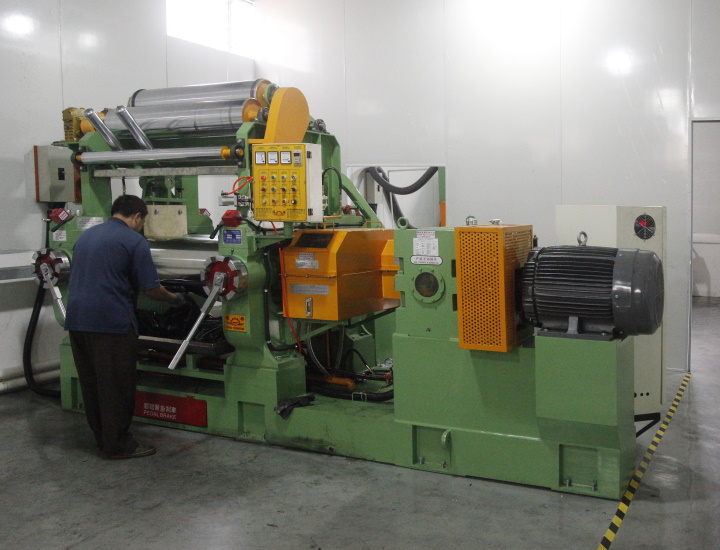 自動翻料開放式練膠機 Auto Rubber Mixing